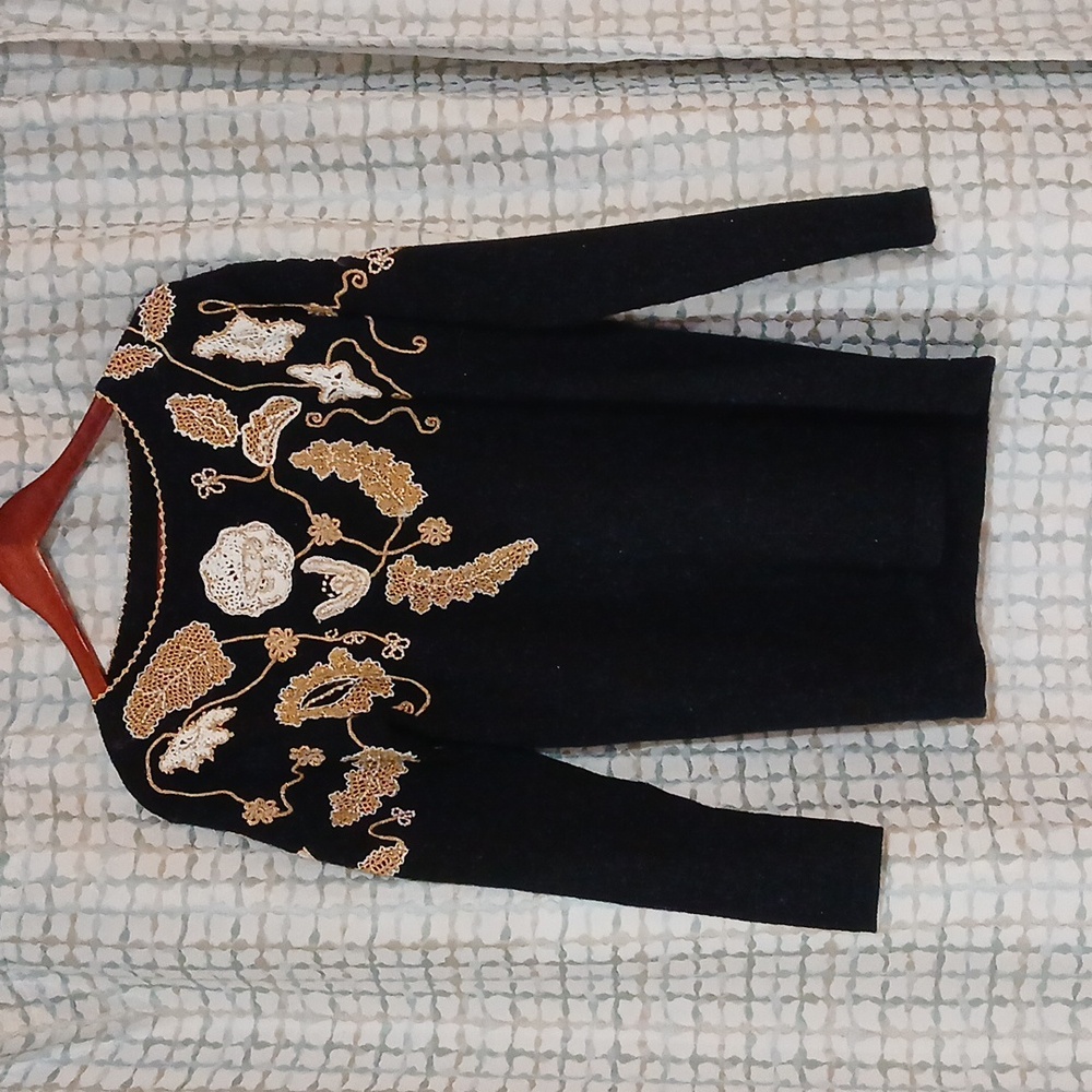 Vintage 80s/90s Jaclyn Smith sweater, black with beads and gold embroidery